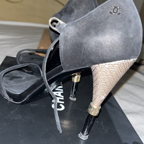 Gently used black chanel heels size 39.5. Comes with original box and duster - Picture 3 of 5